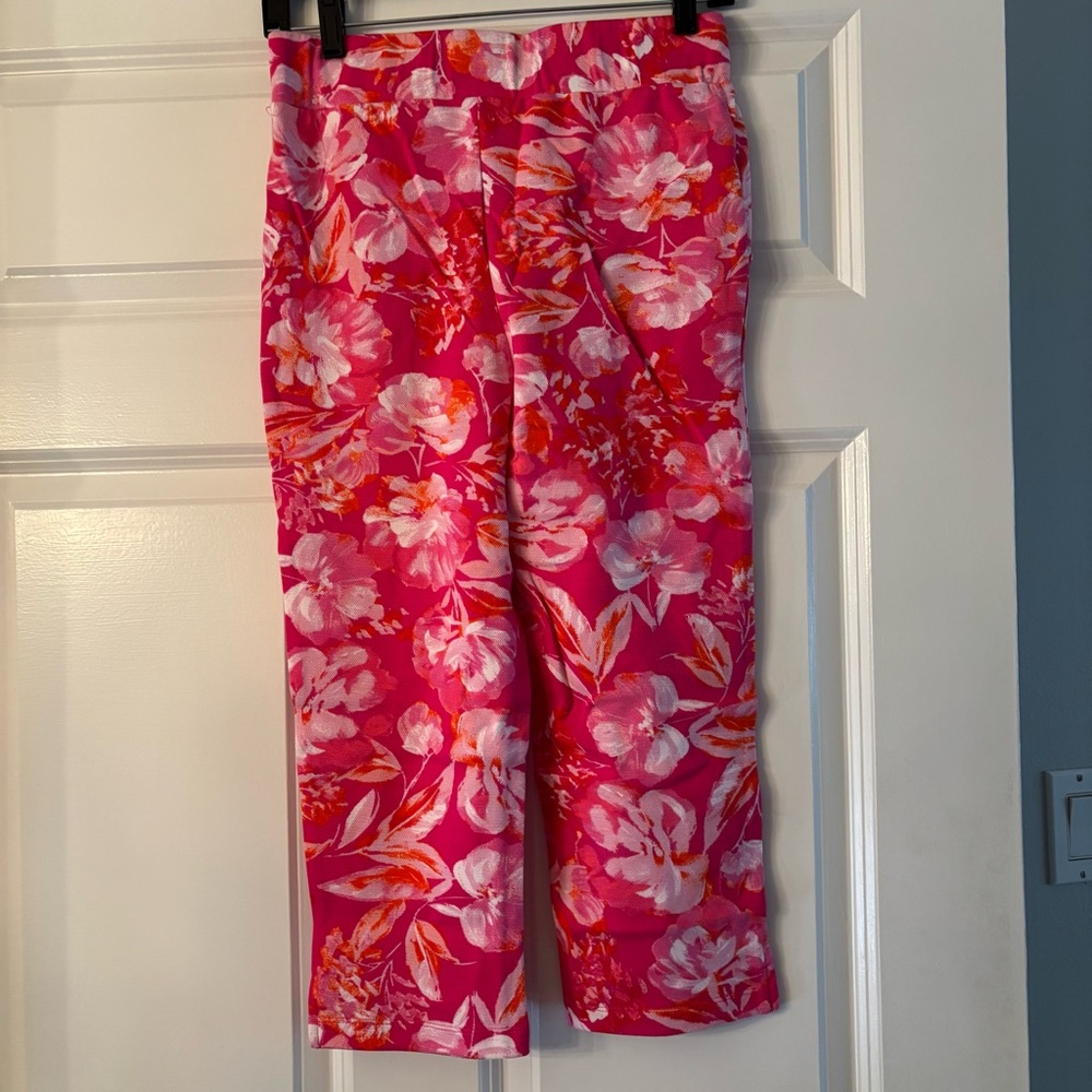 NEW in package Belle by Kim Gravel Pink Floral Pull-On Capri Pants